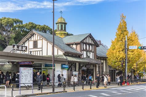 原宿駅から東京駅：都市の脈動と時間の流れ